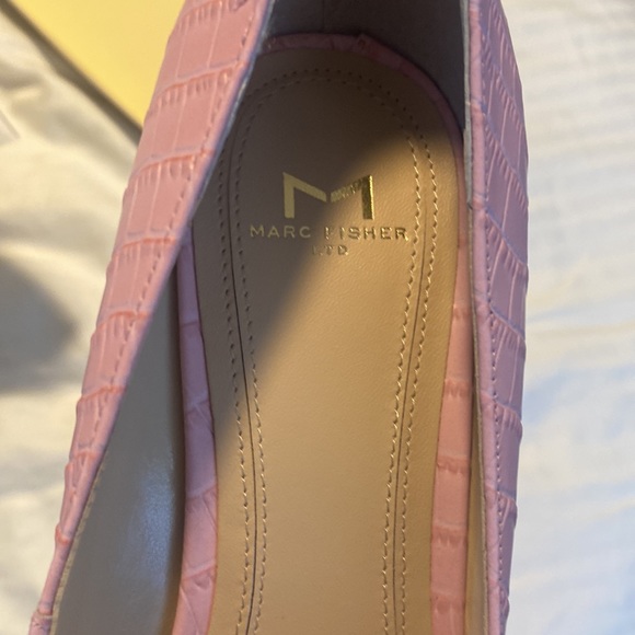 BRAND NEW Marc Fisher Heels w/ Box - Picture 6 of 6